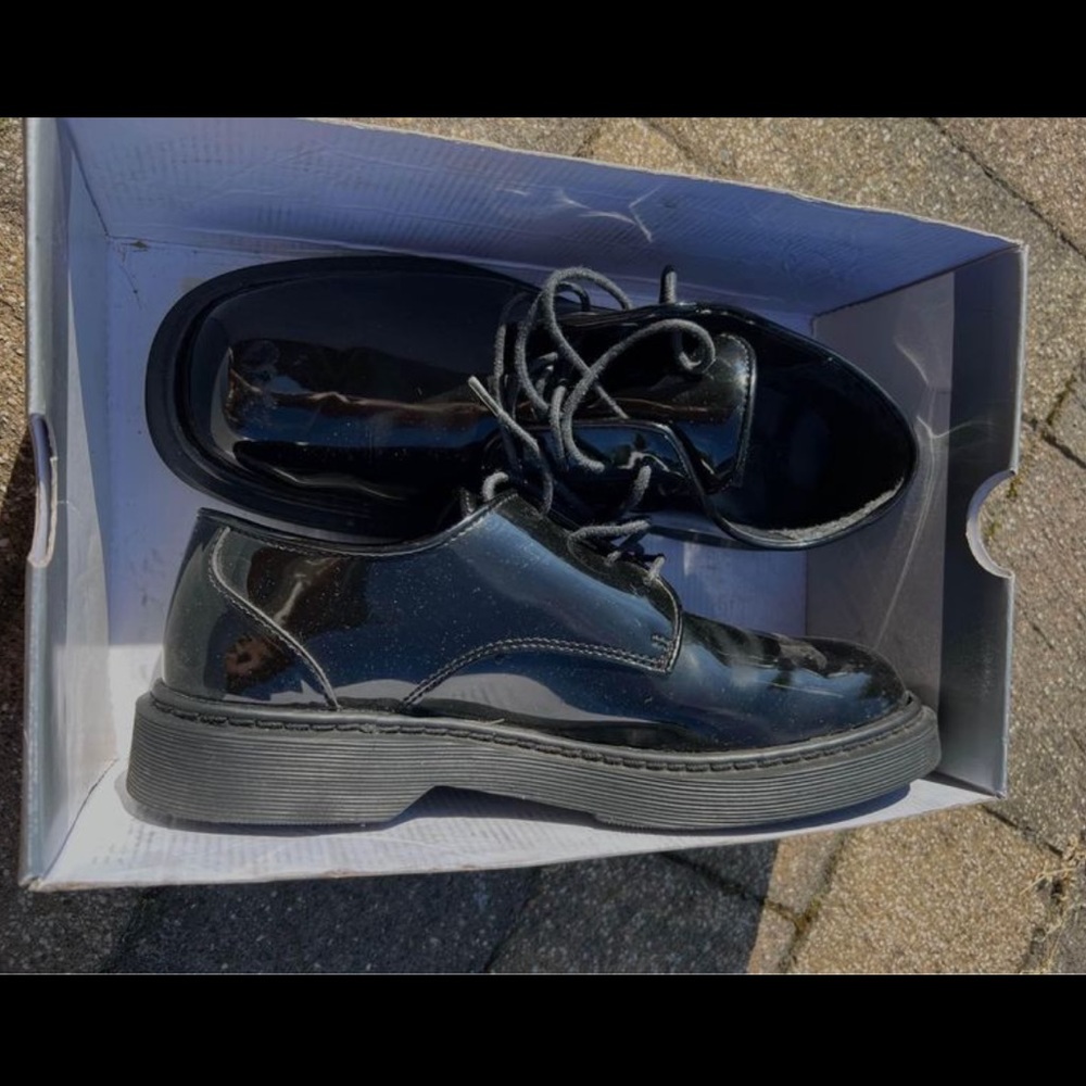 Size 10 black men shoes